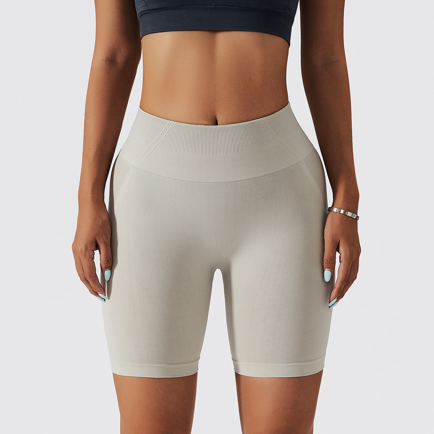 شورت الدراجة عالي الخصر بتقنية سلسة